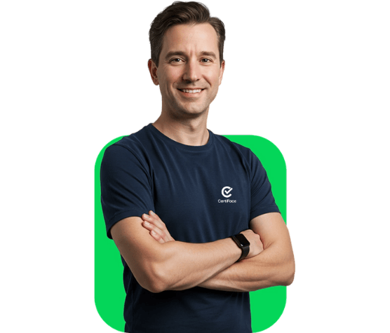 Homem braços cruzados CertiFace